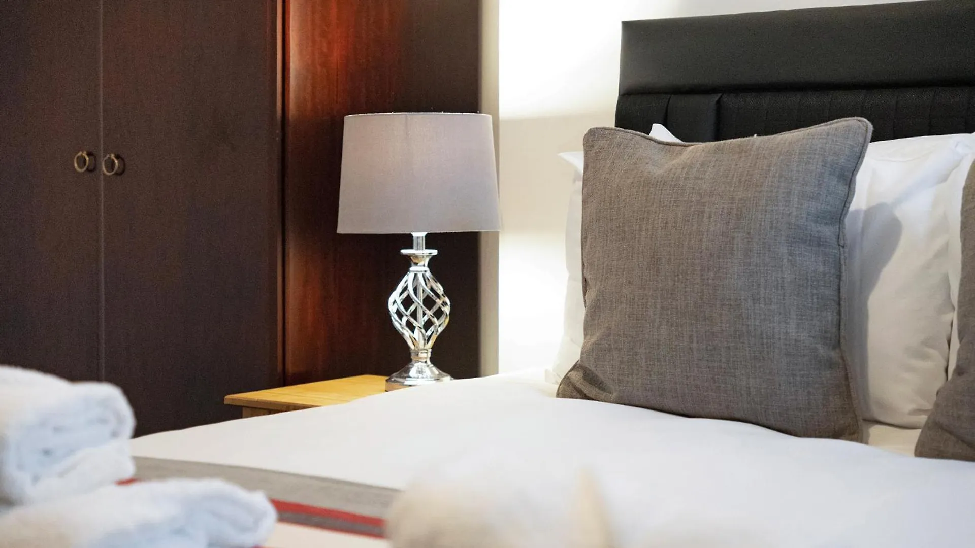Unique! 5Br In Queen Street ريدكار 0*,  المملكة المتحدة